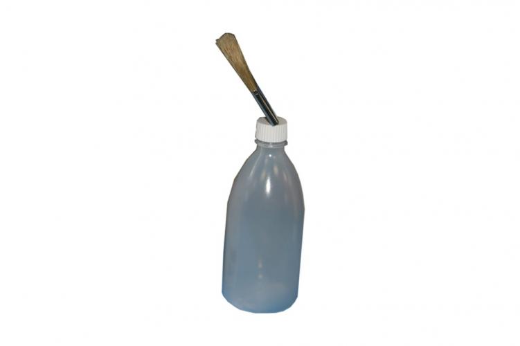 Nachfüllflasche mit Pinsel